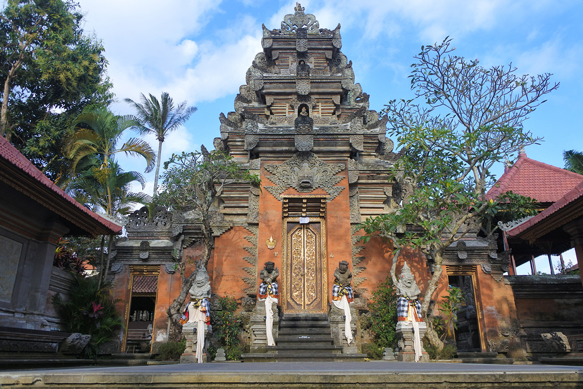 Wisata petik buah naga di Keboen Nogo Bululawang