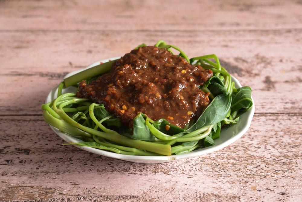 Rujak Kangkung Cibingbin, Sensasi Pedas Segar yang Menggoda