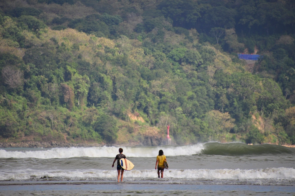 Pantai Pancer: Keindahan Pantai yang Tenang di Teluk Pacitan