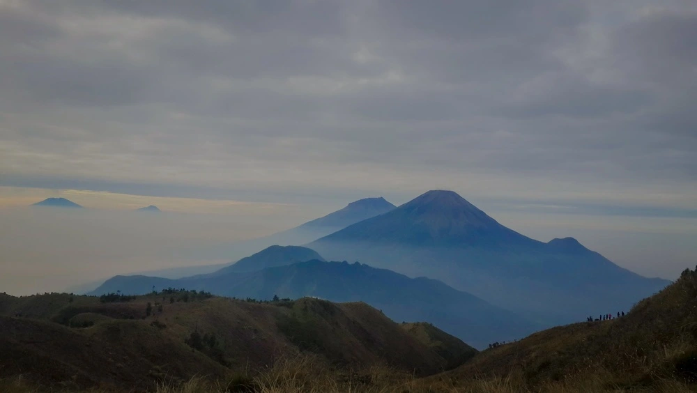 Exploring Mount Prau, the Charm of Sunrise and Savannah at High Altitude