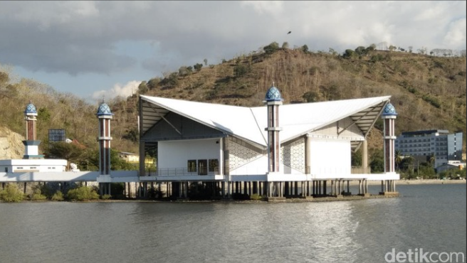Masjid Terapung Amahami
