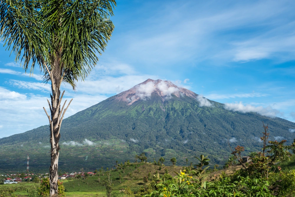 Mont Kerinci : Le toit de Sumatra au charme exceptionnel