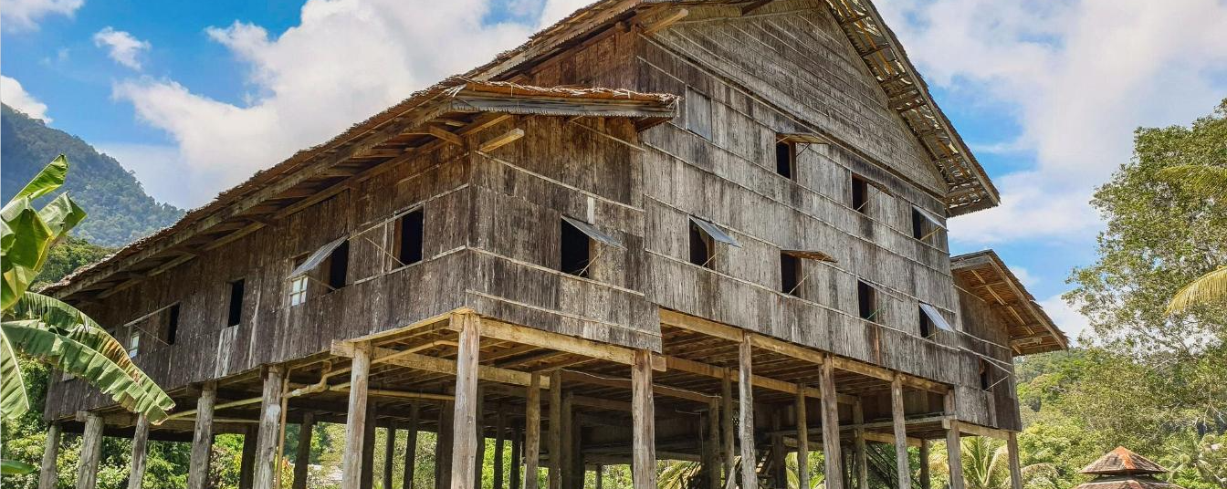 Lamin Pepas Eheng 伝統的な家