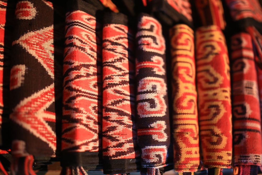 Tenun Dayak: Kain Tradisional dengan Motif Penuh Makna