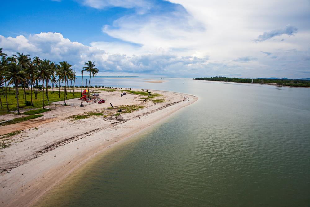 Pantai Pasir Padi yang Mempesona di Jantung Pangkalpinang