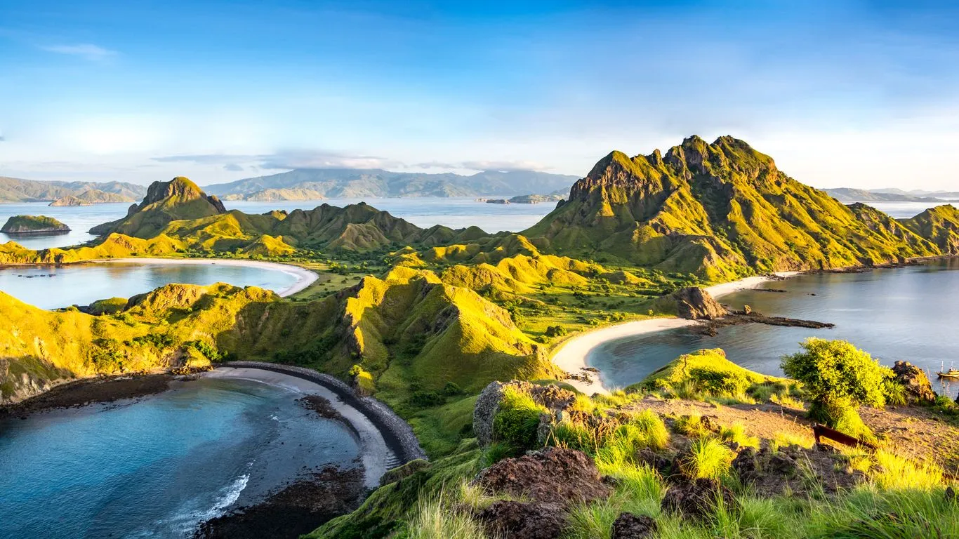 3 Islands in Labuan Bajo That Should Be on Your Vacation List