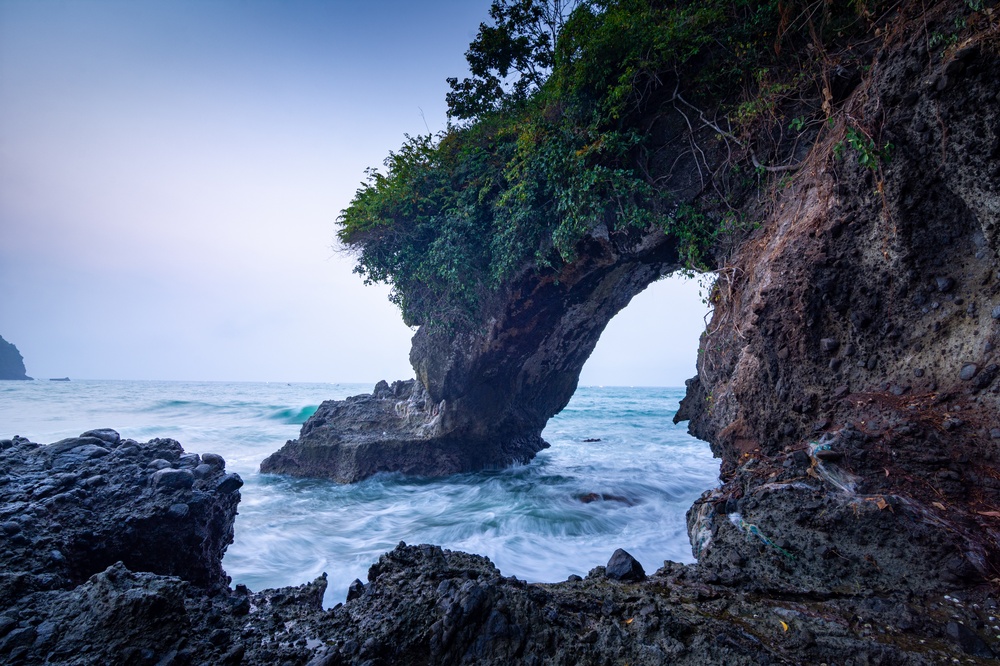 Karang Bolong Beach, Kebumen: Attraktionen und Ticketpreise
