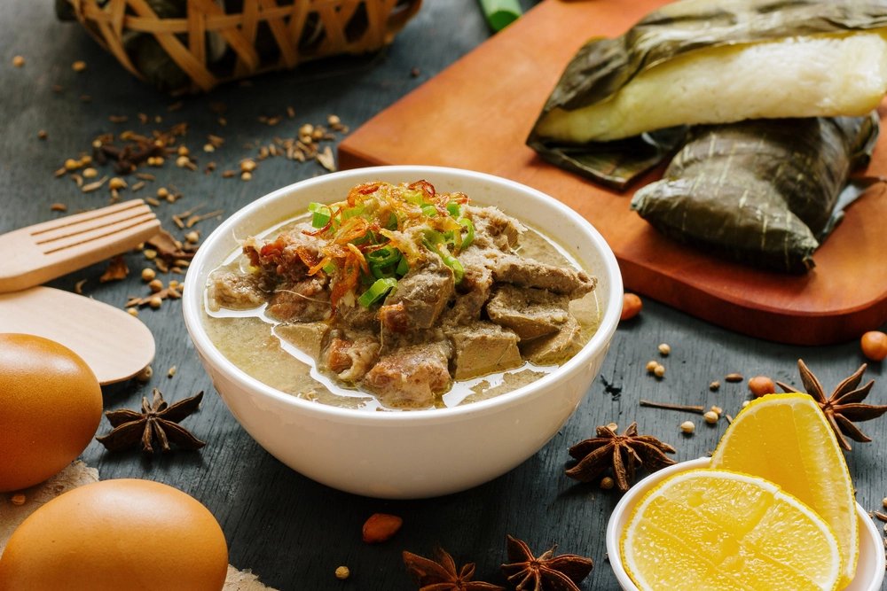 Coto Makassar, eine köstliche Spezialität voller Gewürze und Geschichte