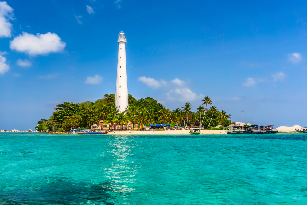 10 Tempat Wisata Belitung Paling Indah dan Ikonik