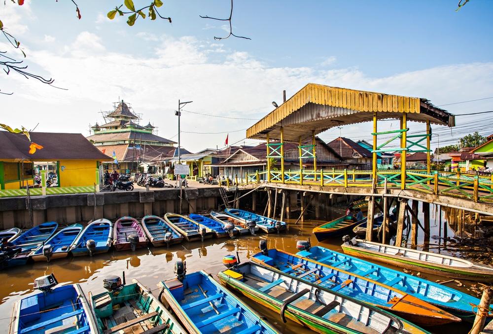 Navigating the Kapuas River, the Serene Giant of Borneo