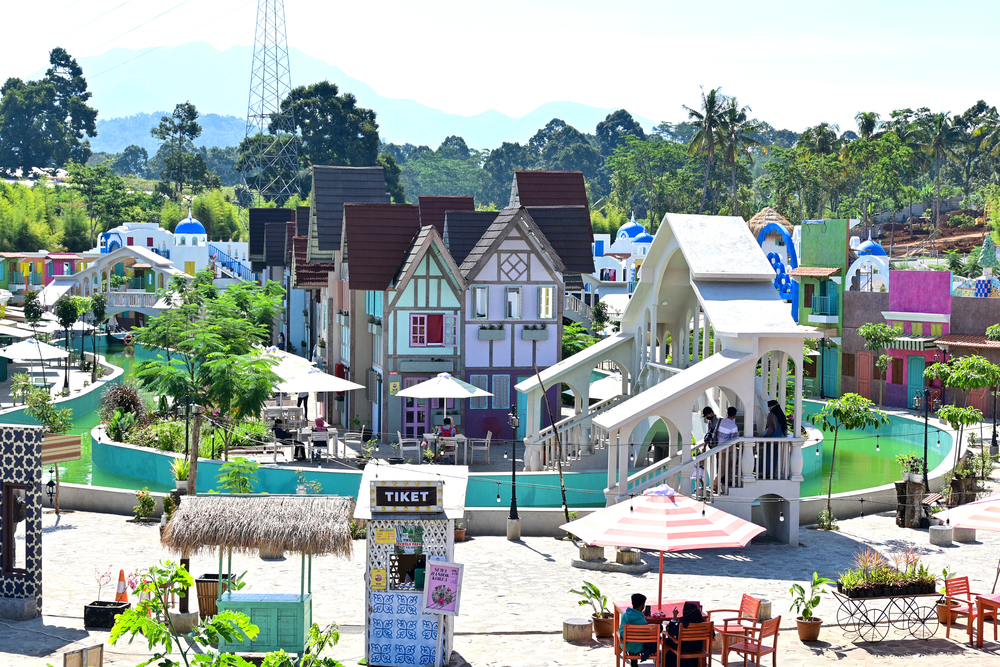 Explore the Aesthetic and Historical Places in Semarang