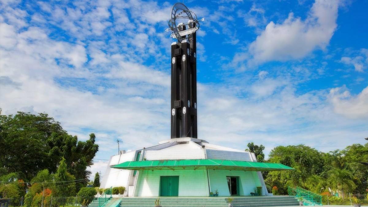 The Equatorial Monument, Landmark Right on the Equator Line