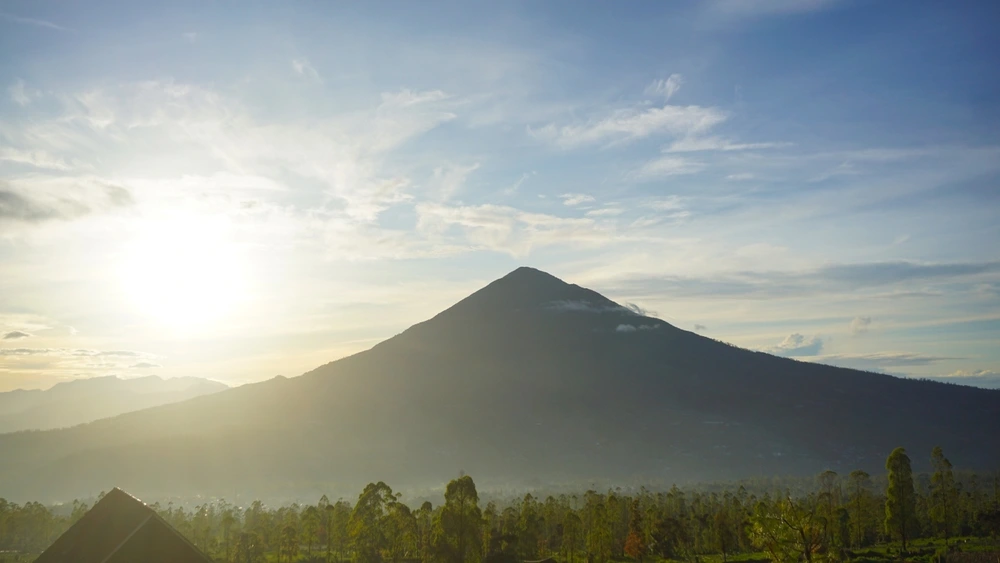 7 Aktivitas Seru di Gunung Cikuray untuk Pecinta Petualangan