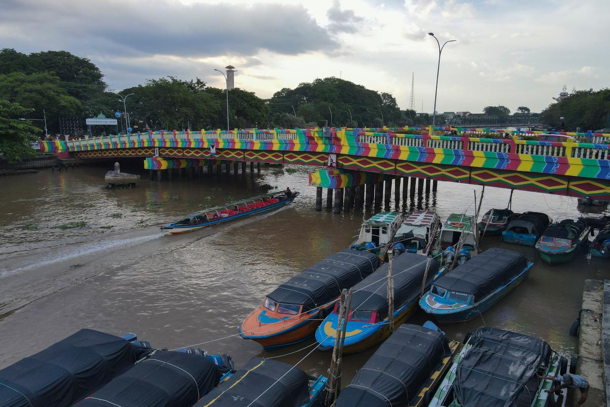 Menyusuri Sungai dengan Perahu Khas Kalimantan Selatan, Coba Yuk!