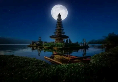 月满夜空， 人间圆满。