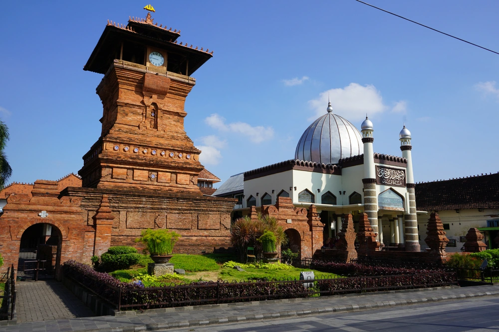 Tempat Wisata Kudus: Menjelajahi Sejarah, Alam, dan Rekreasi