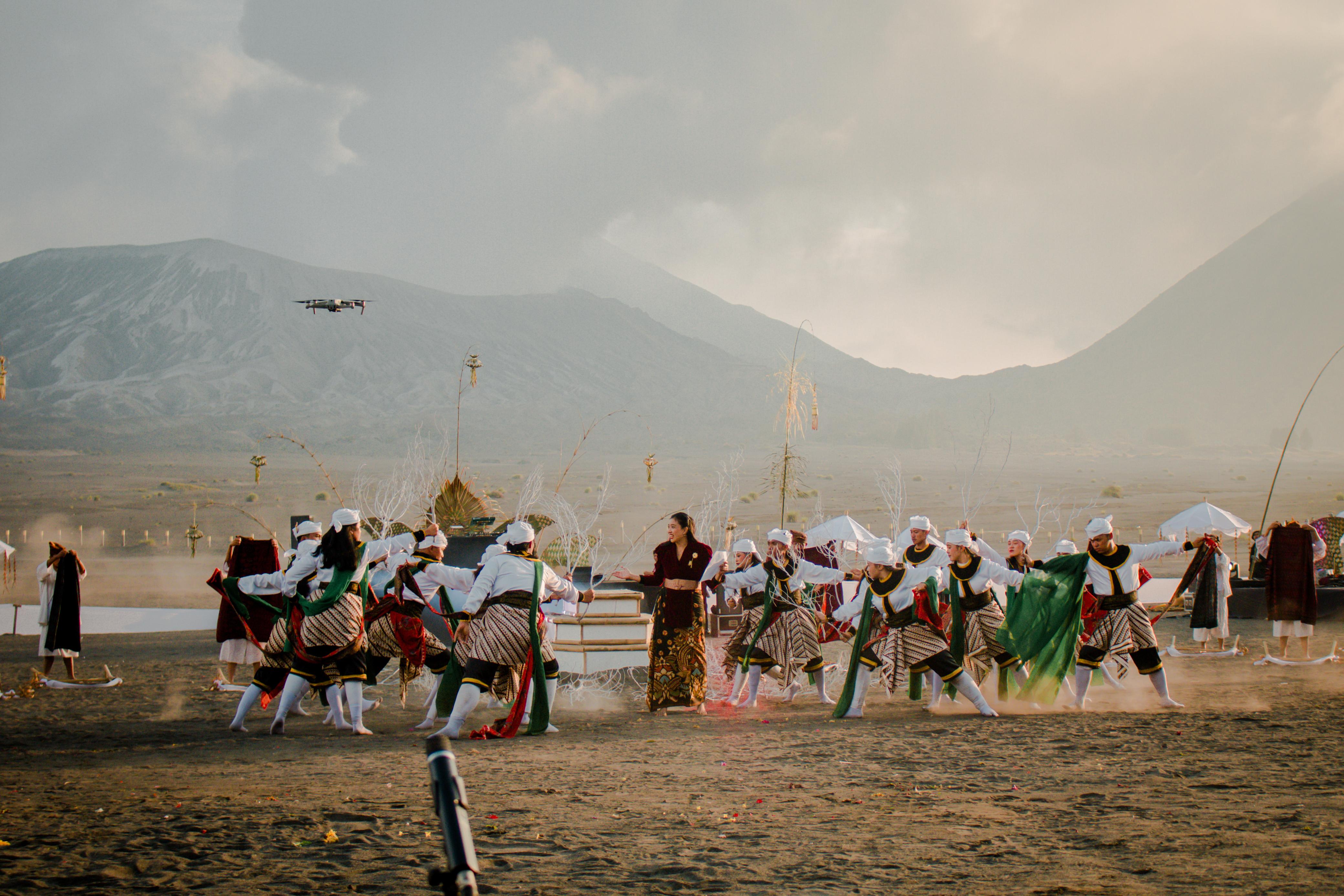 Eksotika Bromo Satu Dekade Ruwat Rawat Segoro Gunung