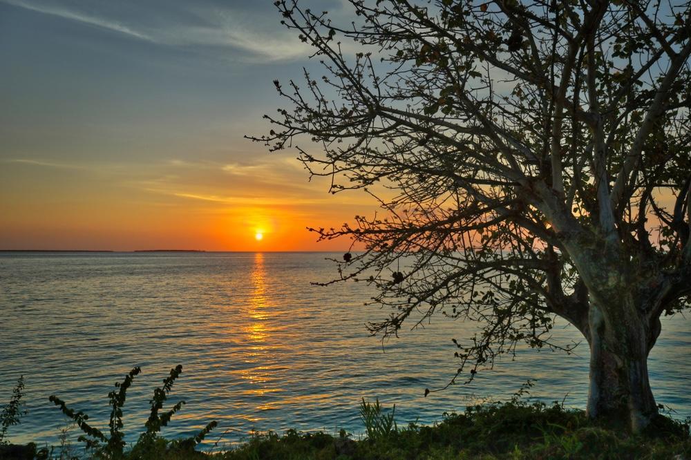 Pantai Tanjung Pendam: Pesona Sunset Indah di Belitung