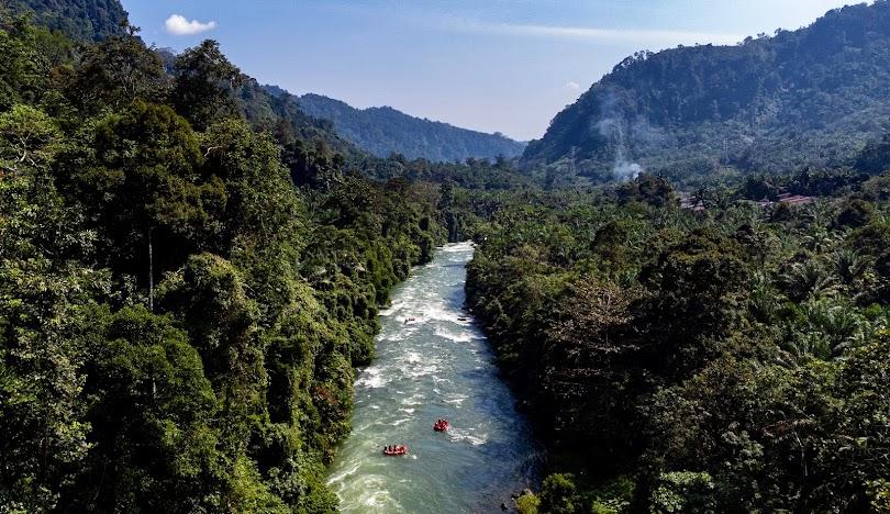 Rafting Grade-5 Rapids on Toraja’s Sa’dan River