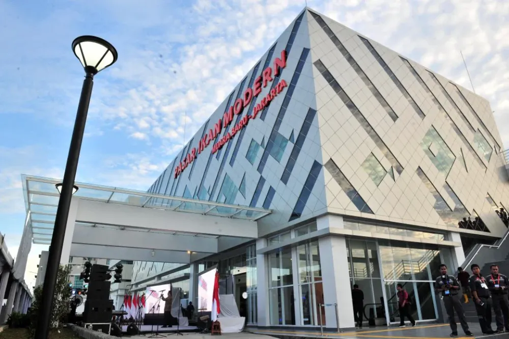 Explore Kampung Luar Batang Heritage and Seafood Dinner in Pasar Ikan Modern Muara Baru