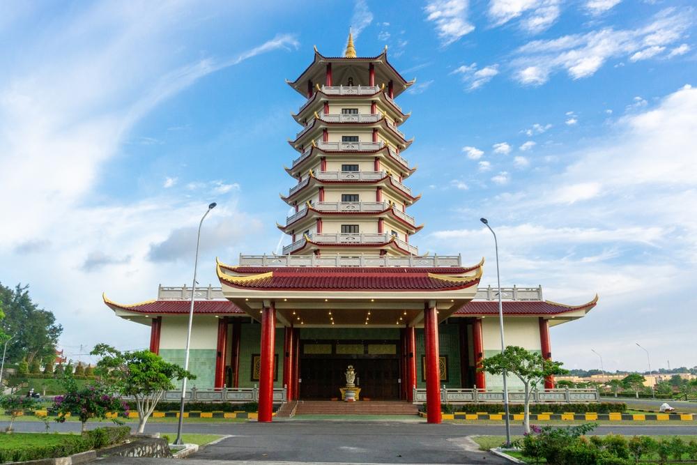 Wisata Religi ke Vihara Avalokitesvara Graha Batam