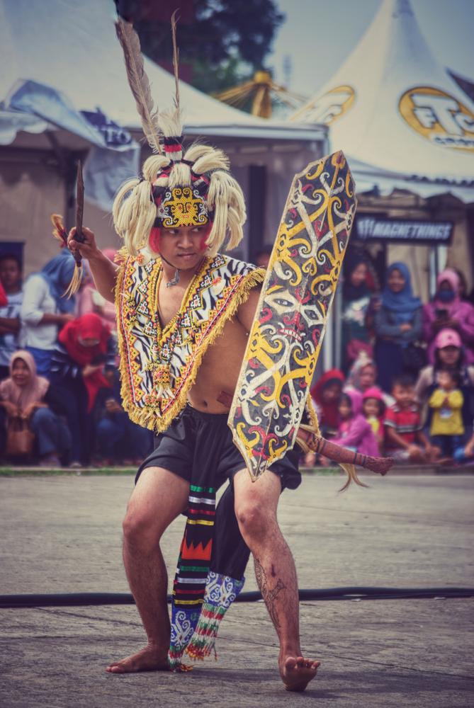 塔里·莫農 (Tari Monong)