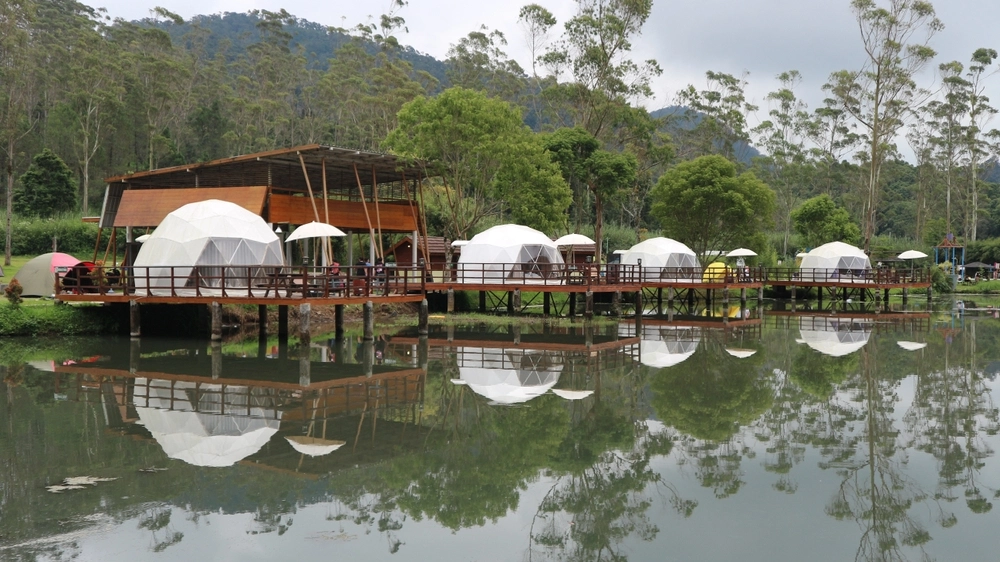 11 Spot Glamping di Bandung untuk Liburan Keluarga di Tengah Alam