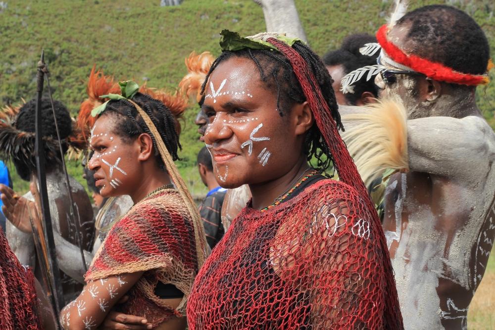 Pakaian Sali Papua Barat Daya: Simbol Perempuan Adat