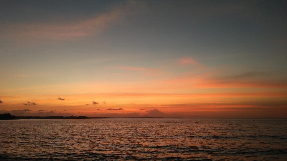 Pantai Pandanan dan Pesona Matahari Terbenam Tak Terlupakan