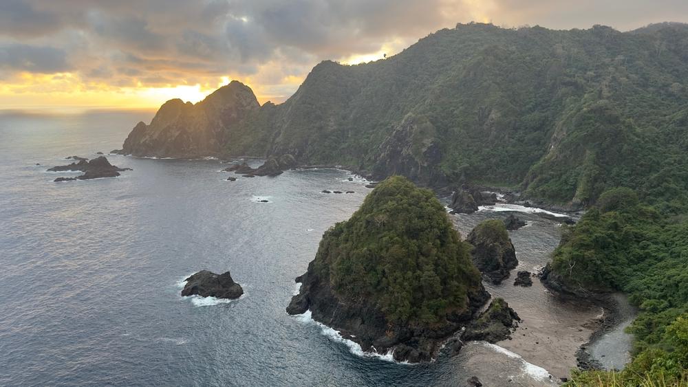 Pantai Piling Lombok: Surga dengan Formasi Bebatuan Unik