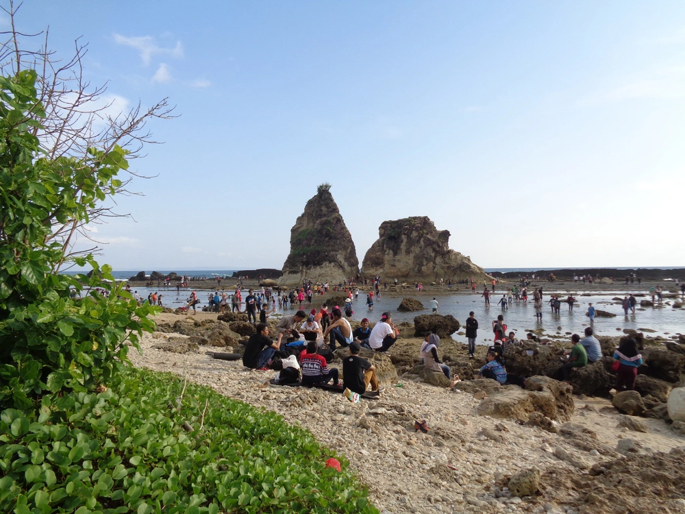 Pantai Sawarna Banten: Pesona Alam di Pesisir Selatan