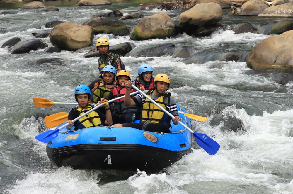 Rafting Elo River: An Exciting Adventure Conquering the Rapids
