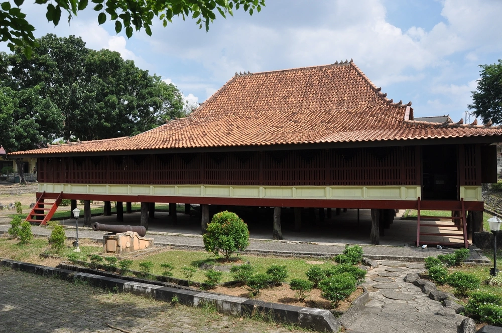 Rumah Limas: Ciri Khas dan Makna Filosofisnya