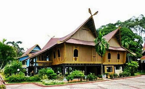 Rumah Selaso Jatuh Kembar