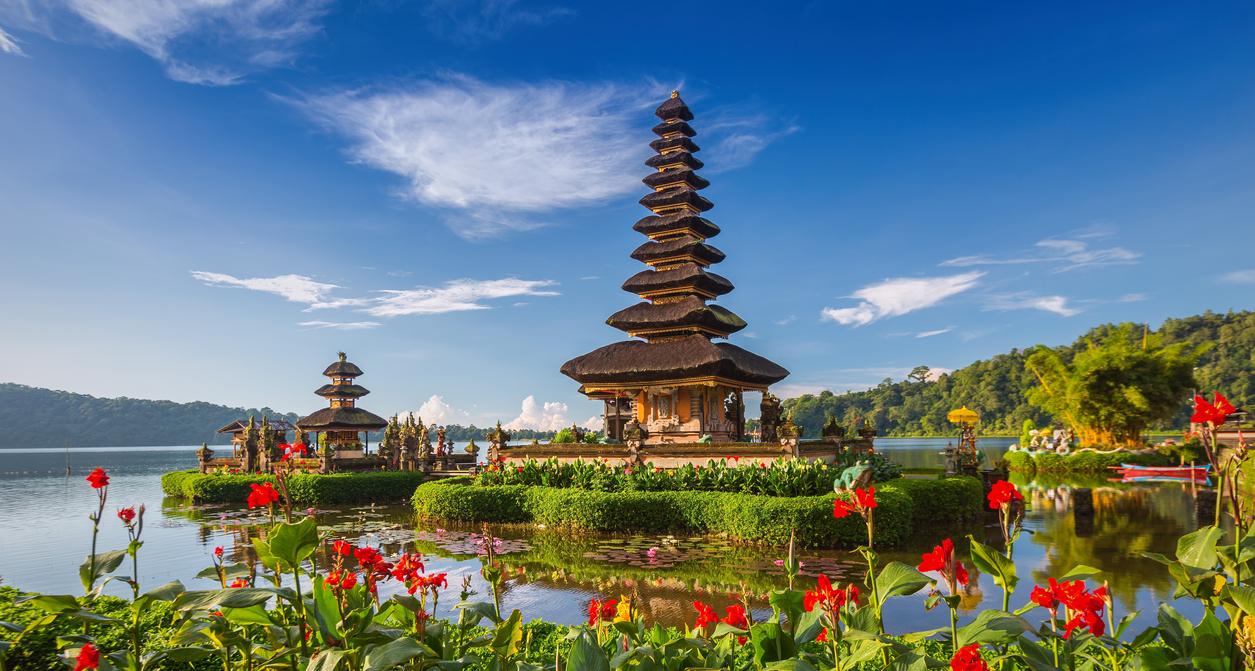 bali - ulun danu beratan