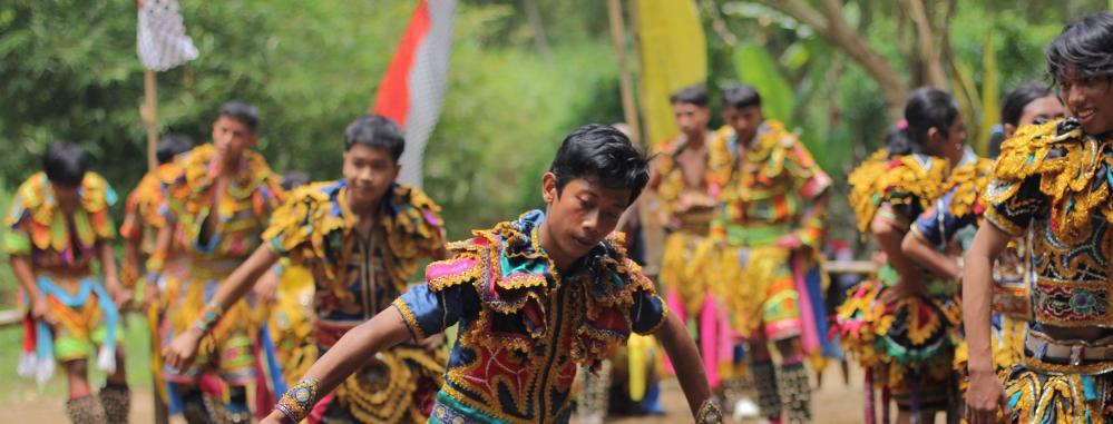 塔里·伊赫·朗舞 (Tari Ehe Lawn)