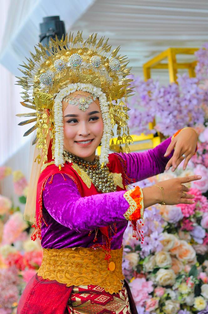 Baju Pengantin Minahasa