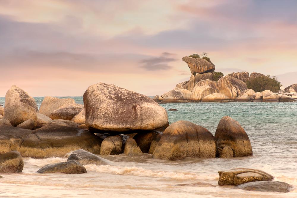 Batu Garuda, Ikon Wisata Belitung yang Punya Bentuk Unik