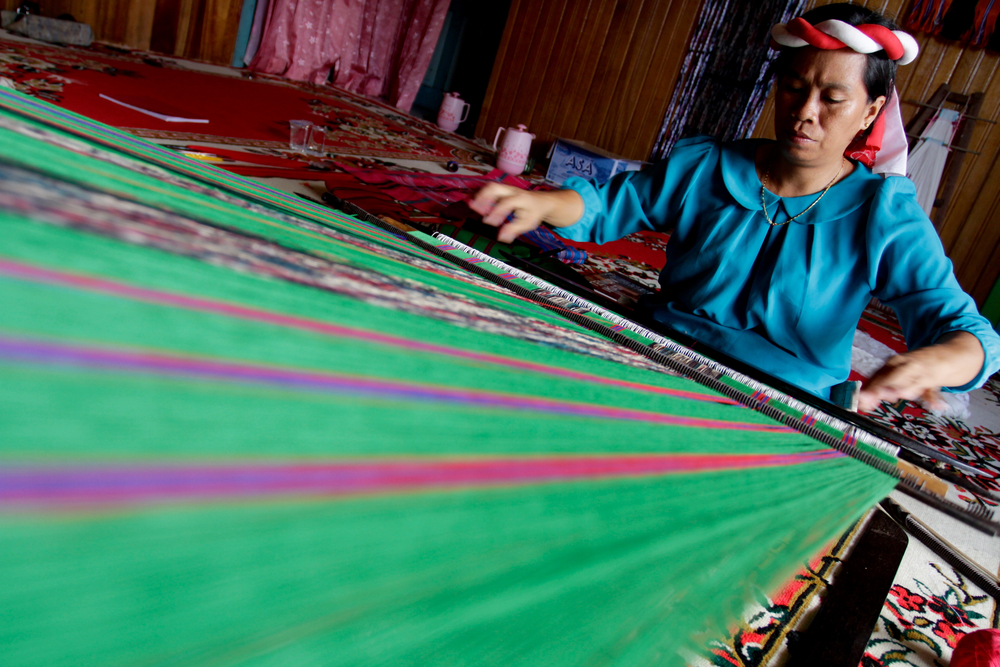 Pakaian Adat Kalimantan Timur yang Menawan