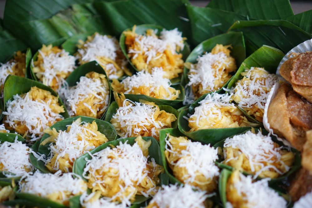 Kue Sawut: Kudapan Tradisional Singkong Parut yang Manis