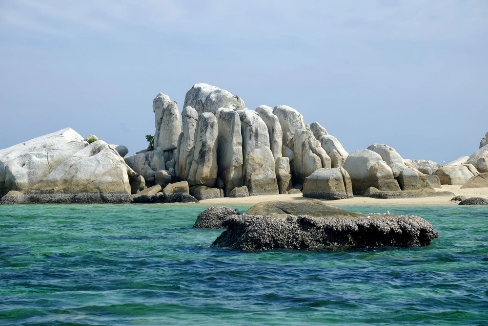 Bagai Kepingan Surga! Kunjungi 5 Spot Ciamik di Tanjung Kelayang!