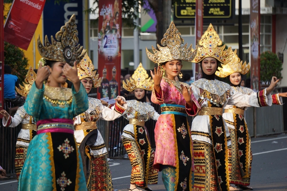 Baju Adat Lampung: Simbol Kemegahan dan Tradisi Penuh Pesona