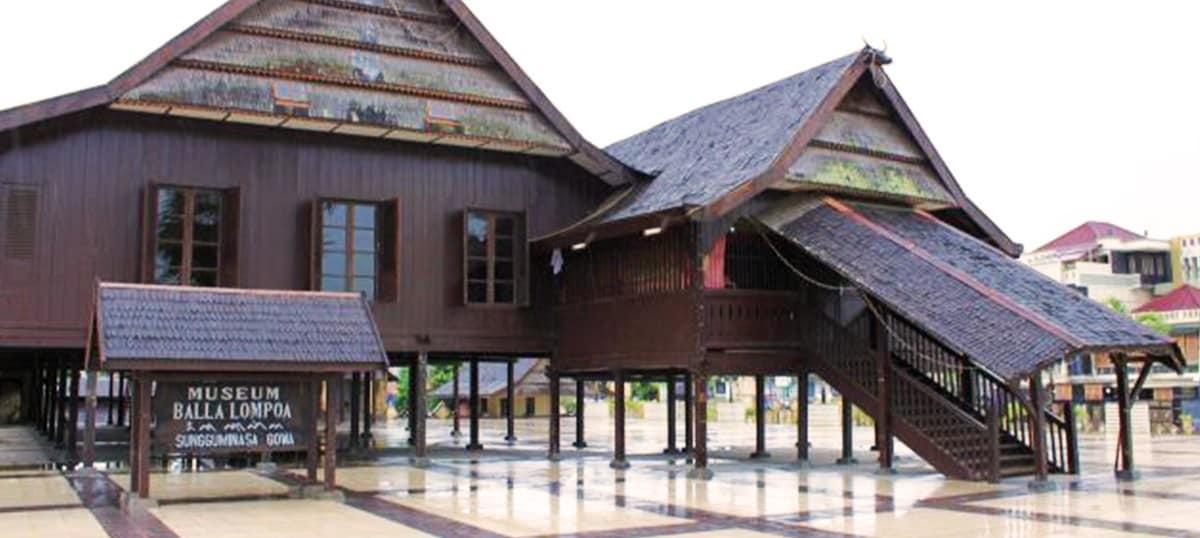 The Ballalompoa Museum: Daily “Changing of the Guard”
