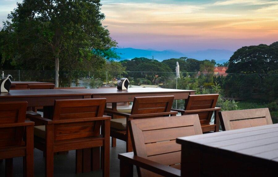 Tebing Café