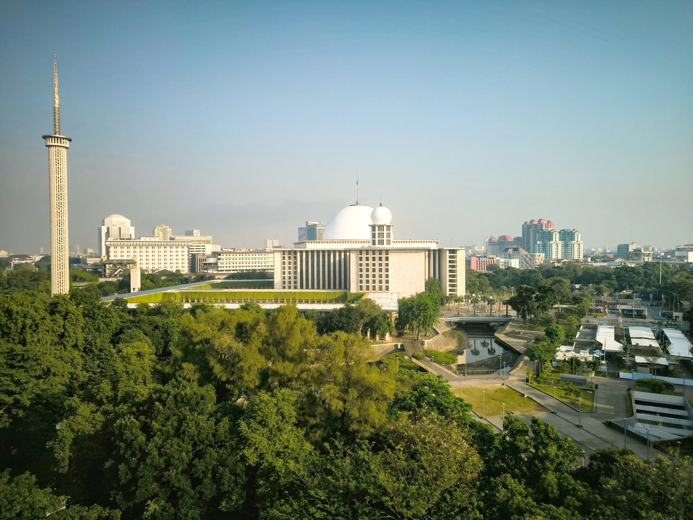 8 Stunning Grand Mosques around Indonesia That You Will Always Remember