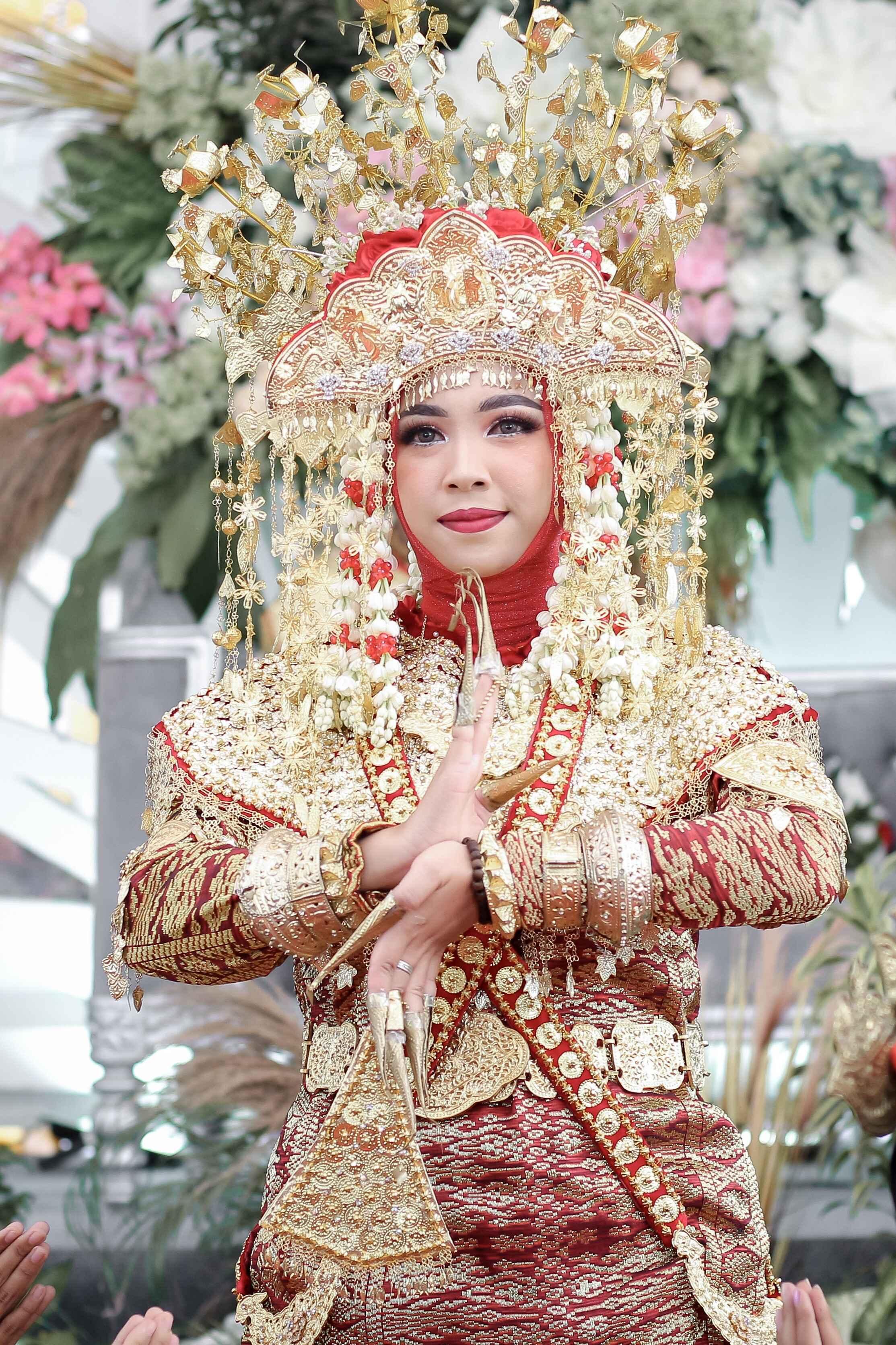 Pakaian Adat Warisan Budaya yang Sarat Makna