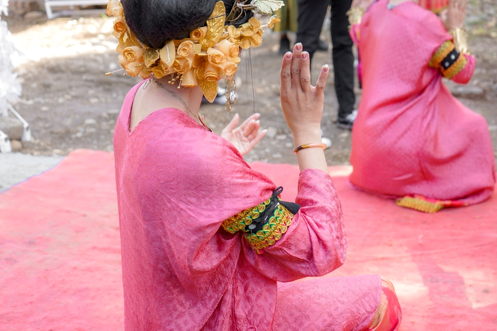Tarian Tradisional Lumense dan Peule Cinde