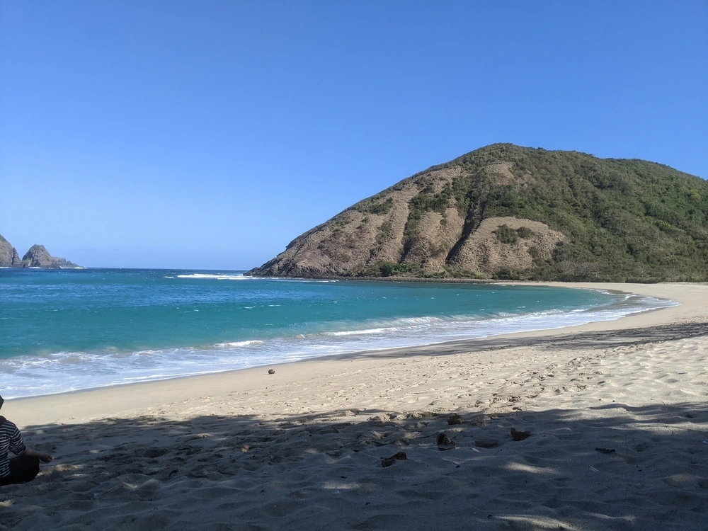 Pantai Mawun, Menyusuri Pantai Berpasir Putih di Lombok Tengah