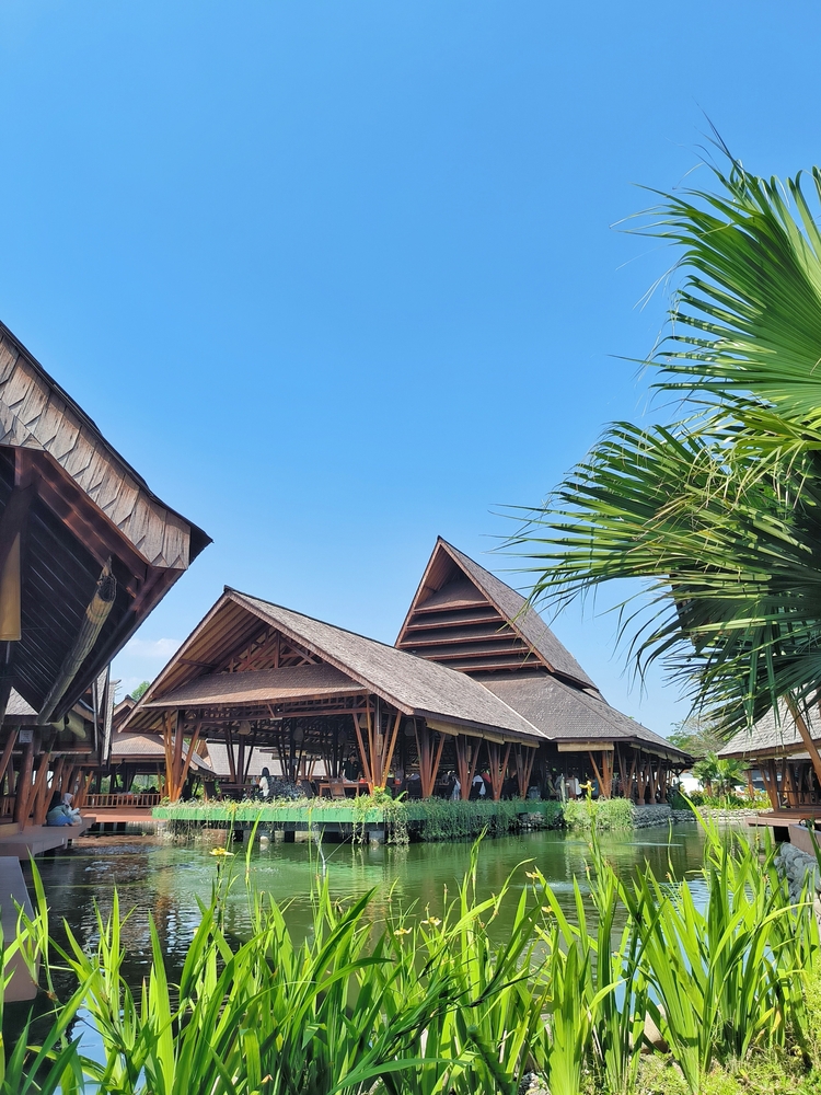 Gubug Makan Mang Engking The Breeze BSD, Sensasi Makan Sunda