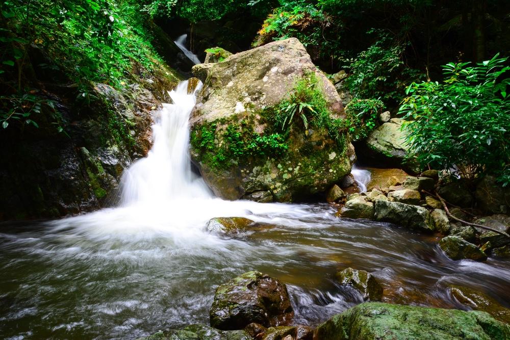 Pesona Air Terjun Ogomojolo di Sulawesi Tengah